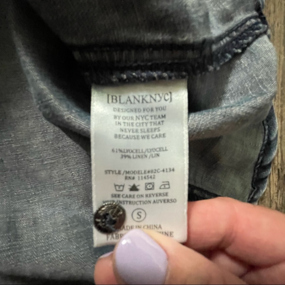 Blank NYC | Acid Wash Chambray Button Up - Picture 4 of 5